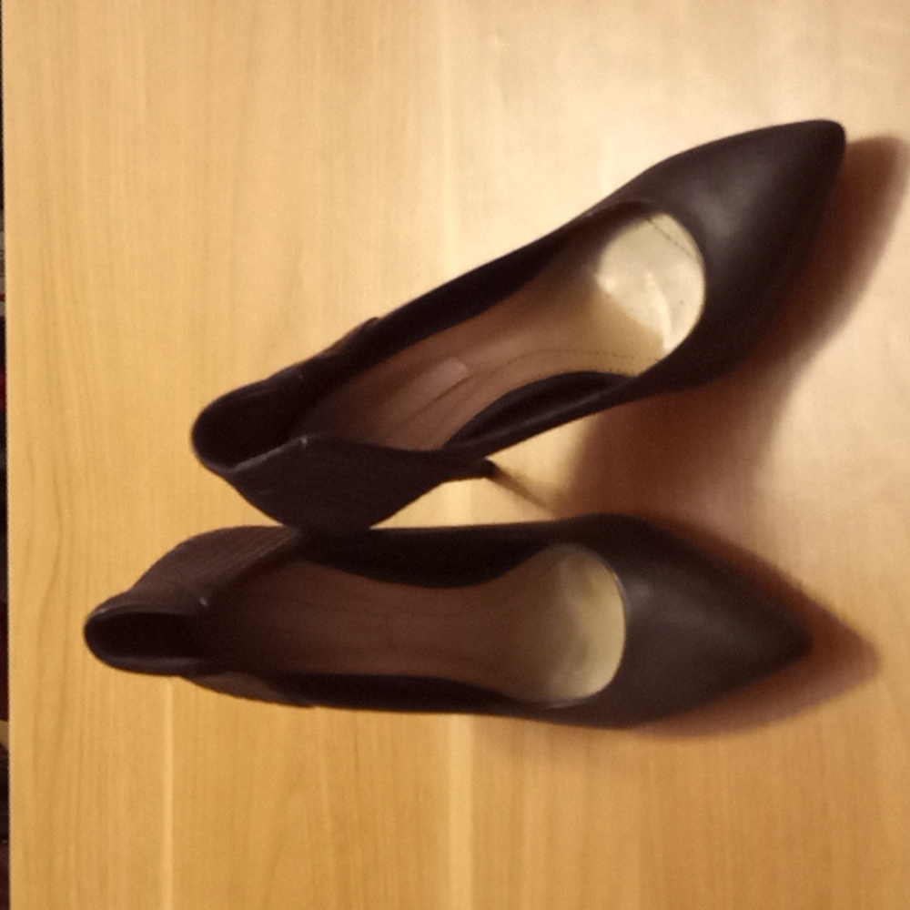 BCBGMAXAZARIA Dark Purple/Plum High Heels in Size 6M